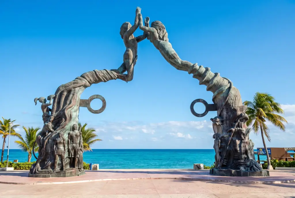 Portal Maya & Parque Fundadores (Playa del Carmen) - Spot fotográfico en Parque Fundadores & Av. Juárez con Playa, Playa del Carmen para visitar en auto