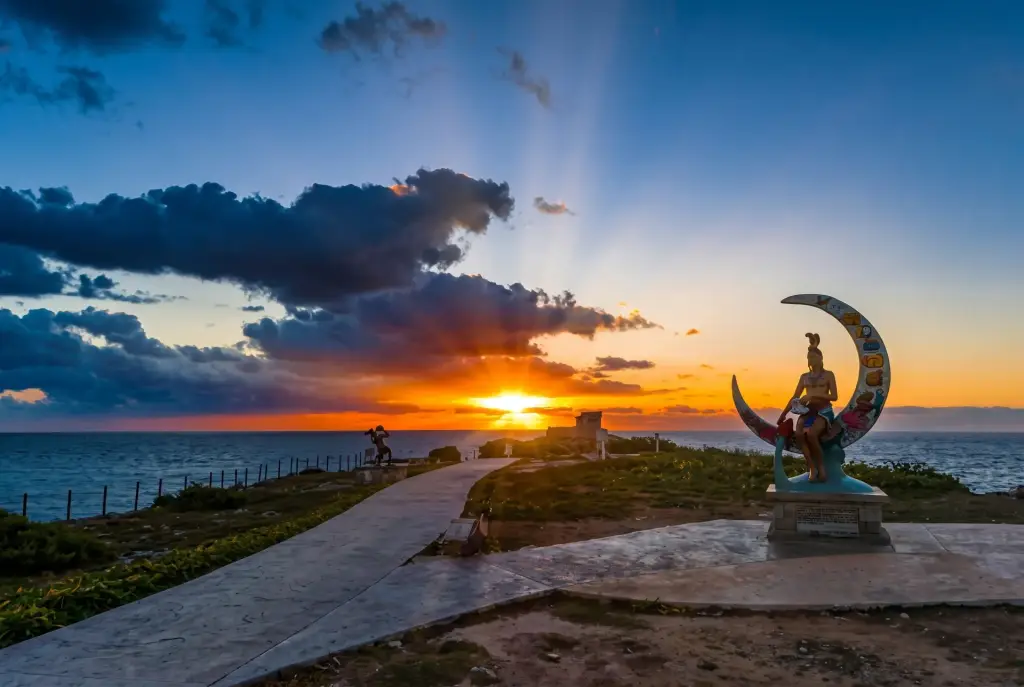 Amanecer en Punta Sur (Isla Mujeres) - Spot fotográfico en Punta Sur, Isla Mujeres (Acceso vía Ferry Ultramar Puerto Juárez) para visitar en auto